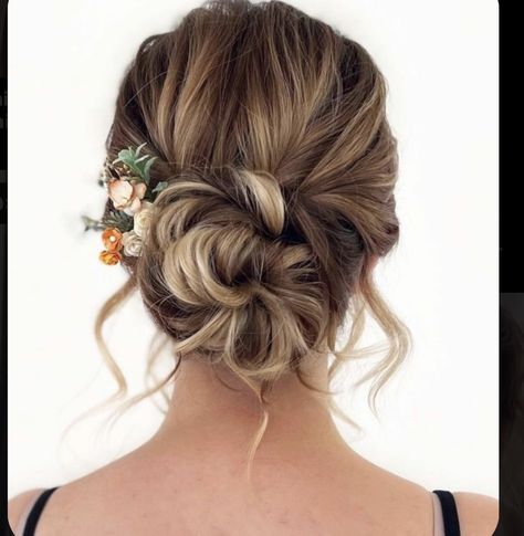 Low Bun Wedding Hair, Bridesmaid Hair Inspo, Bridemaids Hairstyles, Wedding Bun, Bridesmaid Updo, Wedding Hairstyles Medium Length, Wedding Hair Up, Guest Hair, Bridesmaid Hair Makeup