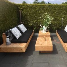 Simple Garden Furniture Ideas, Deck Bench, Pallet Patio Furniture, Outdoor Seating Area, Backyard Seating, Backyard Furniture, Outdoor Furniture Decor, Outdoor Furniture Plans, Diy Garden Furniture