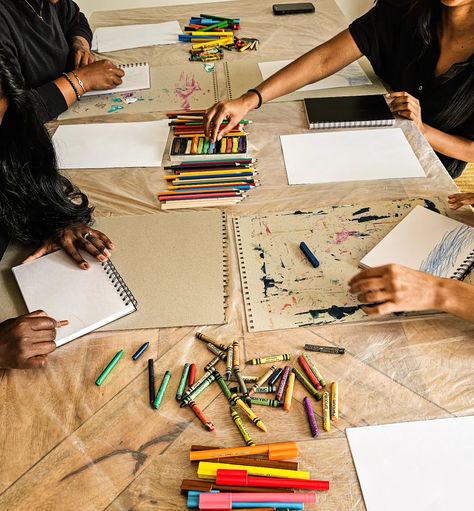 Some pics from Saturday's group art therapy session. 🤍 ✨️ art making ✨️ meditation ✨️ breathwork ✨️ reflection ✨️ gratitude A combination of wholesome practices to create a safe space to connect deeply with our inner world. ✨️ A space for connection and sharing. ✨️ A space for fun and creativity. ✨️ Therapy Stock Photos, Art Therapist Career, Art Therapy Workshop, Therapy Office Aesthetic, Therapy Vision Board, Psychologist Photoshoot, Group Journaling, Art Therapy Room, Therapy Session Aesthetic