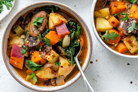 Easy Kidney Bean Vegetable Stew Kidney Bean Stew, Veggie Stew Recipes, Vegetable Stew Recipe, Vegetarian Stew, Beans Vegetable, Vegan Stew, Sweet Potato Spinach, Kidney Bean, Tailgating Recipes