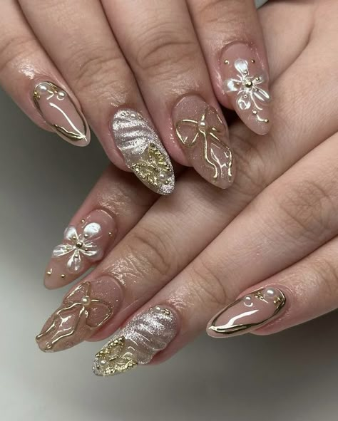 Gold Metallic Nails Design, Old Hollywood Glamour Nails, Gold Chrome Flower Nails, Grad Nail Ideas, Nail Design Gold, Kutek Disney, Purple Nail, Soft Nails, White Nail