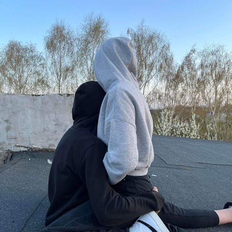 Brunette Girl And Brunette Boy, Guy Hoodie Aesthetic, Bestie Boy And Girl, Blonde Boy Brunette Girl, Boy And Girl Cuddling, Boy Hugging Girl, Bff Boy And Girl, Boy And Girl Hugging, Girl And Boy Best Friends