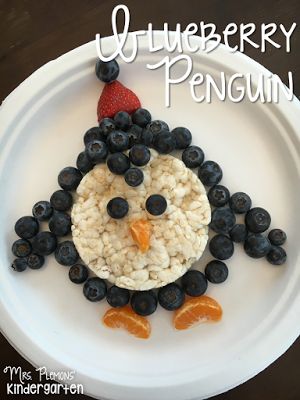 Blueberry Penguin Snack for Tot School {from Mrs. Plemons' Kindergarten} Penguin Snacks, Penguin Activities, Winter Snack, Penguin Craft, Winter Cooking, Preschool Snacks, Tot School, Baby Penguins, Christmas Things