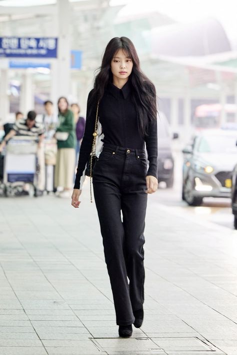 Kpop Airport Fashion, Jennie Airport Style, Airport Fashion Kpop, Smart Casual Wear, Oufits Casual, Icn Airport, Cold Weather Fashion, Kpop Fashion Outfits, 가을 패션