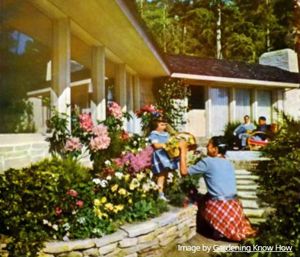 Vintage 1950s Home Gardens  Where one lived, was a major factor in a house's  overall design. Go to:  www.vintage1950s.blogspot.com Mid Century Modern Garden, Garden Tags, Retro Garden, Famous Gardens, Garden Ideas Cheap, Vintage Garden Decor, Most Beautiful Gardens, Low Maintenance Garden, Garden Edging