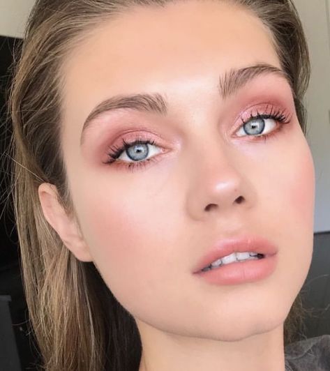 pink eyeshadow #beauty Reddish Pink Eye Makeup, Simple Pinkish Makeup Look, Soft Pink Lips Makeup, Natural Makeup By Skin Tone Range, Red Lipstick Summer Makeup, Sparkle Bride Makeup, Pink Bronze Eye Makeup, Simple Rose Makeup, Romantic Makeup Looks Blue Eyes