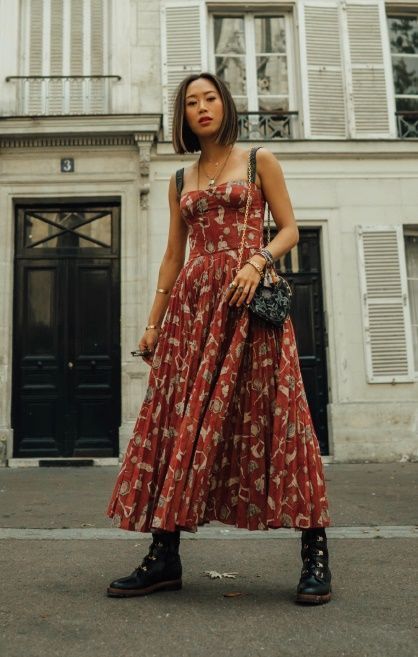 Dress And Combat Boots, Outfit Vestido Rojo, Summer Dressy Casual, Hippie Rock, Long Dress Black, Printed Long Dress, Red Maxi Dress, Dressy Casual Outfits, Estilo Hippie