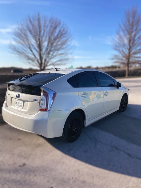 A 52 mpg Toyota Prius hybrid Prius Car, Toyota Prius Hybrid, Toyota Hybrid, Night Vibes, Hybrid Car, Toyota Cars, Toyota Prius, First Car, Dream Cars