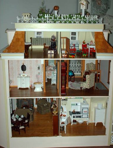 Lily Dollhouse by Deb's Minis, via Flickr. Lily Dollhouse, Victorian Dollhouse Miniatures, Victorian Rooms, Doll House Flooring, Victorian Dollhouse, Dolls House Interiors, Barbie Doll House, Miniature Rooms, Mini House