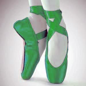 Green Pointe Shoes Ballet Photography Green Ballet Shoes, Blue Ballet Shoes, Ballet Images, Ballet Pointe Shoes, Pointy Shoes, Pointed Shoes, Ballet Beauty, 파티 드레스, Ballet Photos