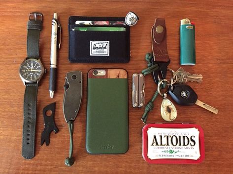 Knife Quotes, Urban Edc, What's In My Backpack, Edc Carry, Edc Essentials, Everyday Carry Bag, Dad Style, Adventure Bags, Edc Bag