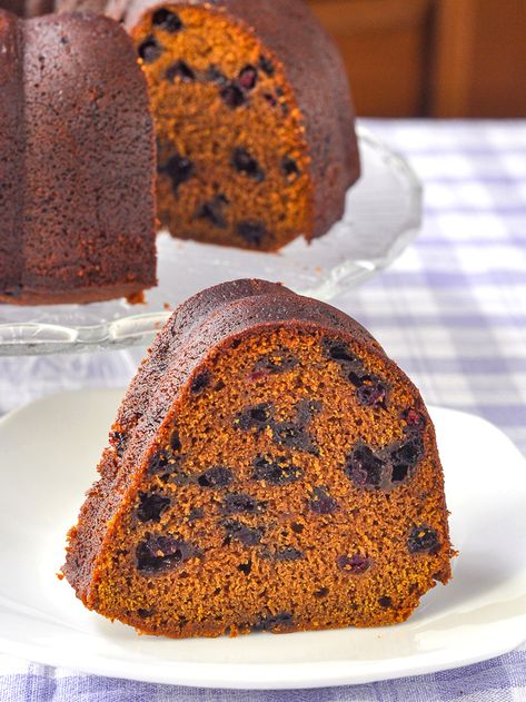 Blueberry Gingerbread, Old Fashioned Baking, Molasses Cake, Newfoundland Recipes, Homemade Gingerbread, Toffee Sauce, Rock Recipes, Blueberry Desserts, Gingerbread Cake