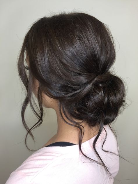 Sanggul Modern, Wedding Hairstyles Bridesmaid, Prom Hair Updo, Wedding Hairstyles Medium Length, Wedding Hairstyles Bride, Bridal Hair Updo, Quince Hairstyles, Wedding Hair Inspiration, Low Bun