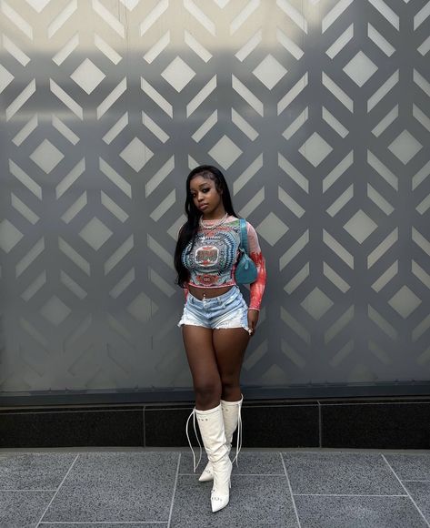 Jean Shorts And Heels Outfit, Boots Outfits Black Women, Heels Outfit Black Women, Jean Shorts And Heels, Shorts And Heels Outfit, Shorts And Boots Outfits, Duke Dennis, Jean Shorts Black, Black Boots Outfit