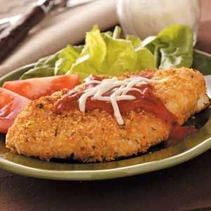 Microwave Chicken Parmesan Recipe -"I make this moist chicken often in summer when we want something quick and yummy," writes Roni Goodell, Spanish Fork, Utah. With its golden coating, this entree is special enough for company. Parmesan Chicken Breast, Microwave Chicken Recipes, Chicken Parmigiana Recipe, Microwave Meals, Chicken Parmesan Recipe, Moist Chicken, Chicken Parmigiana, Magazine Recipes, Chicken Parm