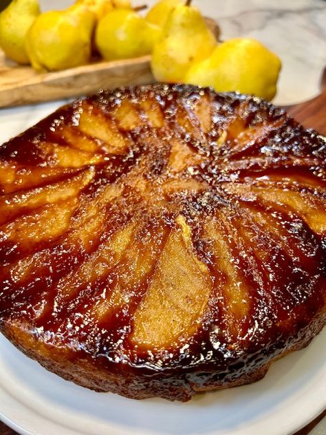 Caramelized Pear Upside Down Cake - Baker By Heart Pear Upside Down Cake Recipes, Upside Down Pear Gingerbread Cake, Pear Upside Down Cake Cast Iron, Pear Upside Down Cake Easy, Upside Down Pear Cake Recipe, Pear Dessert Recipes Easy, Grapefruit Upside Down Cake, Upside Down Pear Cake, Carmelized Pears