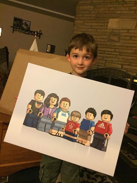 Lego family portrait Lego Family Portrait, Lego Man Painting, Lego Art Painting, Lego Art Drawing, Lego Photoshoot, Lego Illustrations, Lego Drawing, Lego Painting, Lego Family