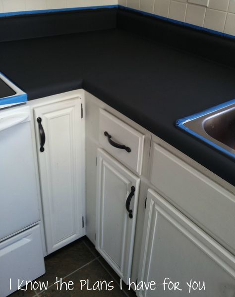 DIY:  How to Paint Kitchen Countertops - lots of tips on what to do and what not to do when painting countertops - via I Know the Plans I Have for You Paint Kitchen Countertops, Painting Kitchen Countertops, Kitchen Remodel Countertops, Outdoor Kitchen Countertops, Painting Countertops, Black Countertops, Kitchen Countertop Materials, Paint Kitchen, Cabinet Remodel