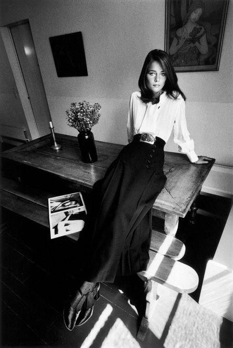 Jean Loup Sieff, Jeanloup Sieff, Vintage Foto's, Black And White Outfit, Charlotte Rampling, Vogue France, Diana Vreeland, Linda Evangelista, Claudia Schiffer