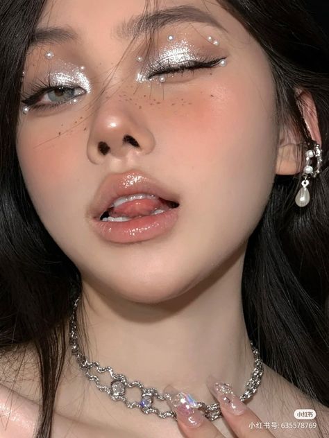 Prom Makeup Looks Rhinestones, Pearly Makeup Look, Mermaid Pearl Makeup, Makeup With Beads, Moon Makeup Aesthetic, White Pearl Makeup, Silver Outfit Makeup, Ateez Inspired Makeup, Gems Makeup Look