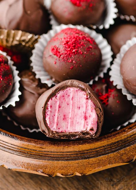 Quick and easy Raspberry Truffles are the epitome of sweet indulgence and the perfect treat for special occasions like Valentine's Day, birthdays or parties. With a creamy white chocolate raspberry center and rich chocolate coating, every decadent bite is pure bliss! // Mom On Timeout Strawberry Frosting Recipes, Raspberry Truffles, Cheesecake Bites Recipe, Pumpkin Spice Cheesecake, Princess Pinky Girl, Pinky Girl, Shugary Sweets, Freeze Dried Raspberries, Dried Raspberries