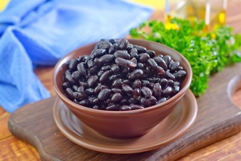 Your body produces vitamin B8 on its own, but you also get from foods high in vitamin inositol, such as cantaloupe, beans, peas, brown rice and more. Dried Black Beans, Nutrition Chart, Black Bean Sauce, Bean Stew, Ginger Recipes, High Protein Recipes, Protein Foods, Diet And Nutrition, Nutrition Recipes