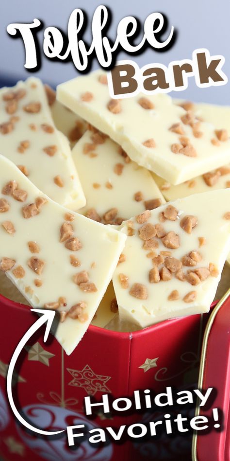 This WHITE TOFFEE BARK recipe uses only two ingredients. SO EASY! Easy holiday baking that can fit any busy schedule. Creamy chocolate chunks with toffee bits #toffeebark #barkrecipe #christmastreat #christmasbark #holidayexchange Xmas Cracker Toffee, White Almond Bark Recipes Christmas, Christmas Toffee Bark, White Chocolate Bark Christmas, Vanilla Bark Recipes, Almond Bark Candy, Toffee Bark Recipes, Bark Recipes Easy, Almond Bark Recipes