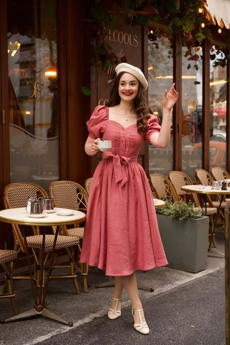 Poses In Midi Dress, Vestidos Aesthetic Vintage, Romantic Outfits For Women, 1800 Dresses, Romantic Style Outfit, Simple Frock Design, Look Retro, Fancy Dresses Long, Jane Dress