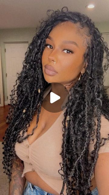 Medium Size Butterfly Locs, Goddess Faux Locs Styles, Island Locs With Curls, Goddess Soft Locs With Curls, Locks With Curly Ends, Goddess Locs With Curls, Boho Locs Hairstyles, Messy Faux Locs, Bohemian Goddess Faux Locs