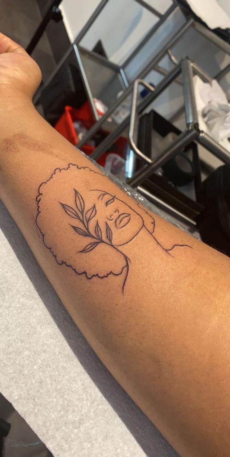 African Tattoo, Black Girls With Tattoos, Tattoos For Black Skin, Dope Tattoos For Women, Stylist Tattoos, Cute Tattoos For Women, Discreet Tattoos, Dainty Tattoos, Spine Tattoos