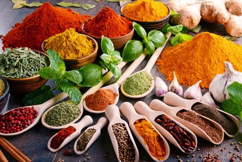 The Healing Power of Culinary Herbs - Plant-Based Diet - Recipes & Weight Loss Supplements | Hallelujah Diet Fresh Spices, Culinary Herbs, Spices And Herbs, Idee Pasto Sano, Minestrone, Healthy Diet Plans, Indian Spices, Indian Cooking, Sugar And Spice