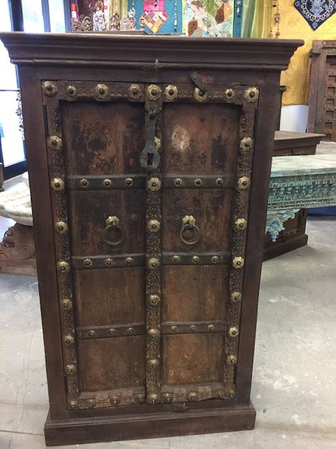 Antique Bar Cabinet, Tudor Decor, Antique Furniture Victorian, Teak Door, Wooden Armoire, Armoire Cabinet, Home Decor Antique, Antique Armoire, Royal Furniture