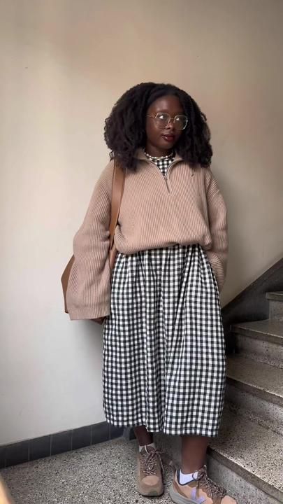 Gingham Winter Outfit, Gingham Skirt Outfit, Christian Girl Outfits, Plus Size Street Style, Gingham Outfit, Teacher Fits, Catwalk Collection, Autumn 2024, Busy Bee