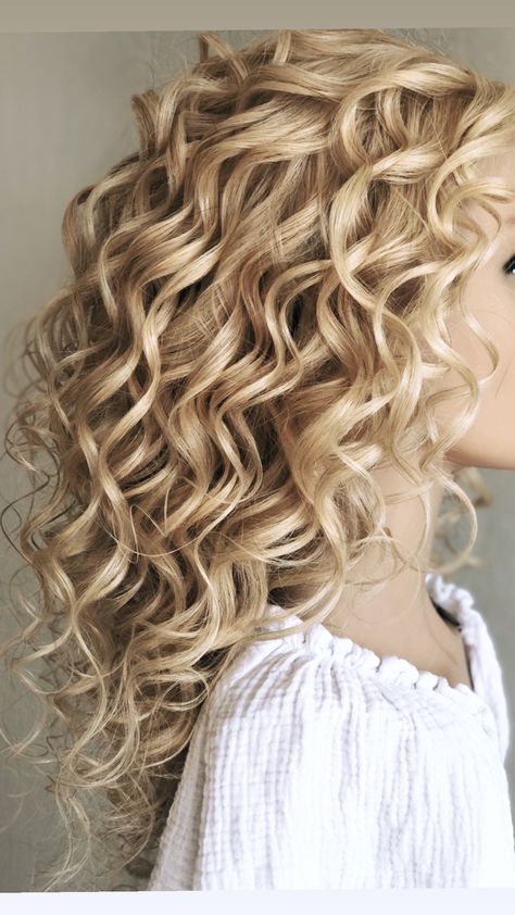 Spiral Perm Long Hair, Spiral Hair Curls, Long Hair Perm, Highlights Caramel, Dark Ombre, Highlights Summer, Frosted Hair, Blonde Hair Transformations, Brunettes Highlights