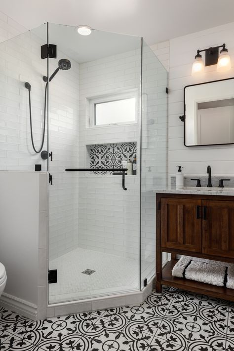 Tile Shower Niche, Urban Farmhouse, Bathroom Redesign, Shower Niche, Bathroom Remodel Designs, Bathroom Remodel Shower, Renovation Design, Small Bathroom Ideas, Upstairs Bathrooms