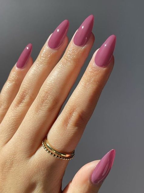 Almond Nails Simple Color, Soils Color Nails, Fall French Almond Nails, November Pink Nails, Mauve Pink Nails Design, Nails For Cool Skin Tone, Dark Pink Fall Nails, Acrylic Nails One Color Simple, Pink Nails Ideas Almond