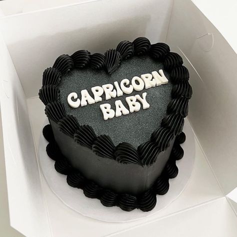 Capricorn Cakes Ideas, 18th Birthday Cake Capricorn, Heart Capricorn Cake, Capricorn Party Ideas, Birthday Cake Aesthetic Capricorn, Pink Capricorn Cake, Capricorn Theme Party, Capricorn Birthday Cake Aesthetic, Sag Szn Birthday Cake