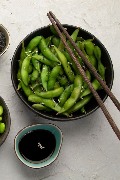 Edemame Recipes Dinner, Edamame Recipes Snack, River Snacks, Steamed Edamame, Edamame Recipes, Garlic Uses, Delicious Vegetables, Japanese Snacks, Date Dinner