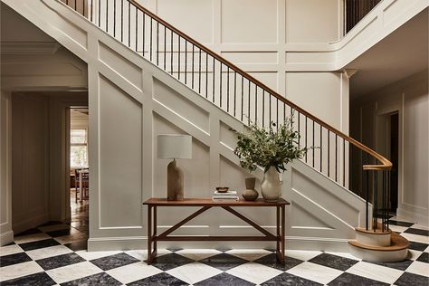 BEVERLY HILLS — DISC INTERIORS Colonial Staircase, Old Money Interior Design, Old Money Interior, Disc Interiors, Traditional Staircase, Entry Stairs, Entry Way Design, Rustic Contemporary, House Stairs