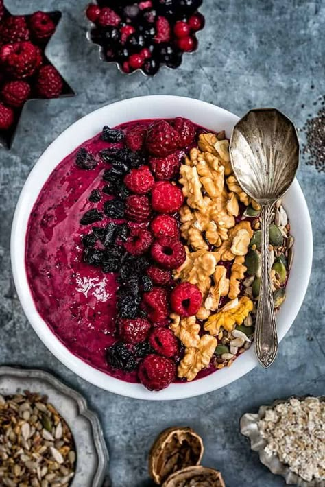 Mixed berry smoothie bowl - Supergolden Bakes Filling Breakfast Healthy, Mediterranean Breakfast Ideas, Breakfast Without Eggs, Breakfast Ideas Without Eggs, Healthy Quick Breakfast, Breakfast Smoothie Bowls, Healthy Breakfast Menu, Low Fat Breakfast, Breakfast Snap