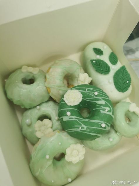 Green Aesthetic Tumblr, Green Donut, Green Inspo, Mint Aesthetic, Mint Green Aesthetic, Sage Green Wallpaper, Green Theme, Greens Recipe, Pretty Green