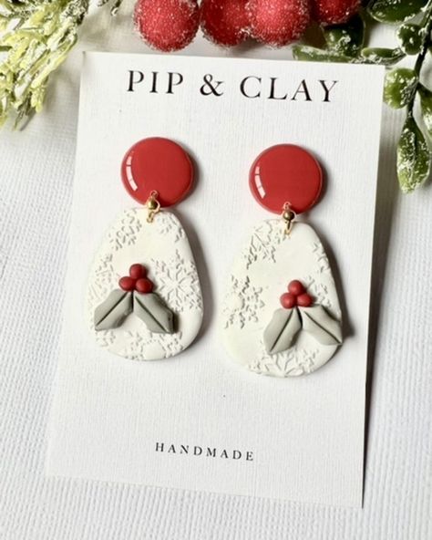 Christmas Earings, Polymer Charms, Diy Gifts To Sell, Precious Metal Clay Jewelry, Polymer Clay Embroidery, Clay Inspo, Earring Inspiration, Diy Earrings Polymer Clay, Clay Christmas