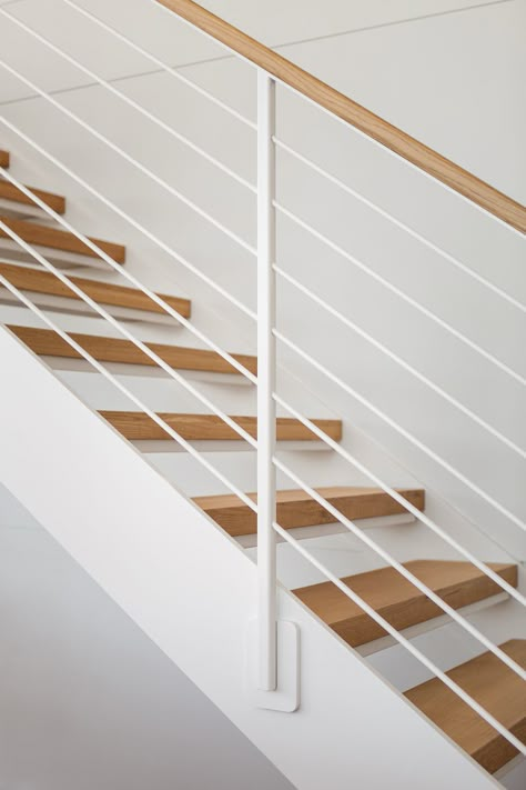 Loft Railing, Metal Stair Railing, Interior Stair Railing, Modern Railing, Modern Stair Railing, White Stairs, Staircase Design Modern, Staircase Railing Design, Stair Design