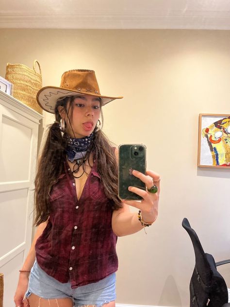 Wild West Aesthetic Outfit Woman, Wild West Spirit Day, Cowgirl Party Outfit Women, Wild West Outfits Spirit Week, Different Countries Costumes, Wild West Spirit Week Outfit, Cow Girl Halloween Outfits, Wild Wild West Outfit, Cowgirl Outfits Carnaval