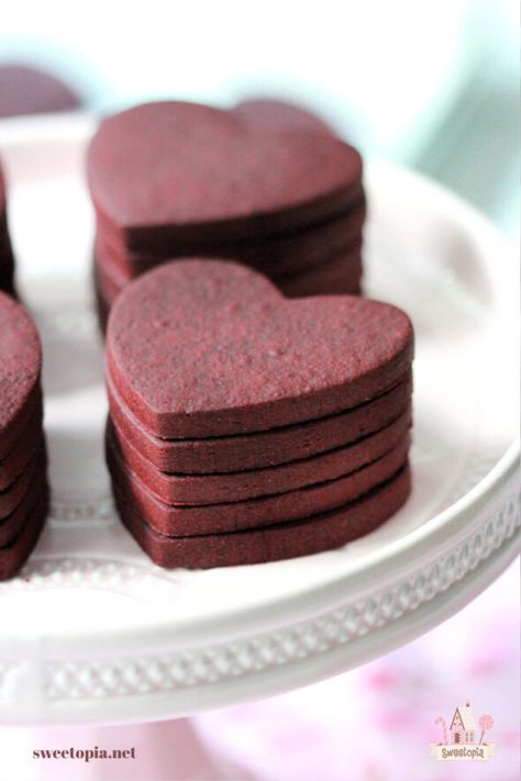 February Desserts, Wafer Sandwich Cookies, Chocolate Wafer, Cut Out Cookie Recipe, Red Velvet Cookies, Roll Cookies, Cutout Sugar Cookies, Creative Desserts, Chocolate Wafers