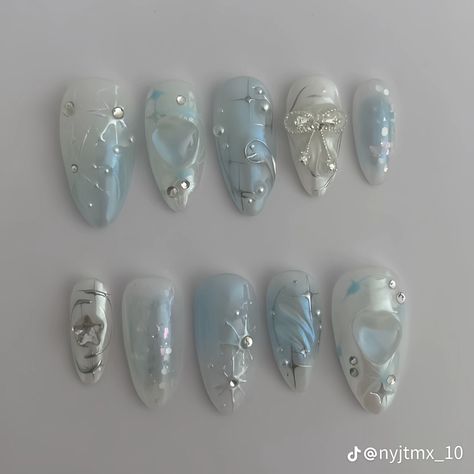 White Nails Nail Art, Nails Design Blue And White, Nails Inspiration Blue And White, Cute Simple Nails Blue, Newjeans Nails Designs, Blue And Pearl Nails, White Blue Nails Design, Nail White And Blue, Cute Nail Ideas Blue