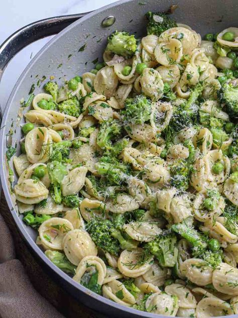 Orecchiette with Broccoli & Peas Pasta Primavera Salad, Creamy Tomato Pasta, Green Veggies, Yummy Pasta Recipes, Creamy Pasta, Vegan Condiments, Vegan Foods, Roasted Tomatoes, How To Cook Pasta