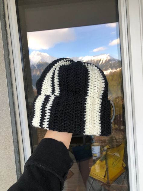 Black And White Crochet Beanie, Black And White Crochet Hat, Checkered Crochet Beanie, Black Beanie Crochet, Black Crochet Hat, Crochet Black And White, Black And White Crochet, Beanie Outfit, Crochet Beanies