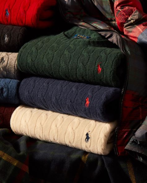 Our selection of holiday #RLGifts features cozy #PoloRLStyle cable-knit styles, from crewneck and turtleneck sweaters to winter accessories… | Instagram Ralph Lauren Men Outfits, Ralph Lauren Holiday, Lauren Aesthetic, Ralph Lauren Aesthetic, Money Clothes, Ralph Lauren Knit, Casual Menswear, Preppy Mens Fashion, Turtleneck Sweaters