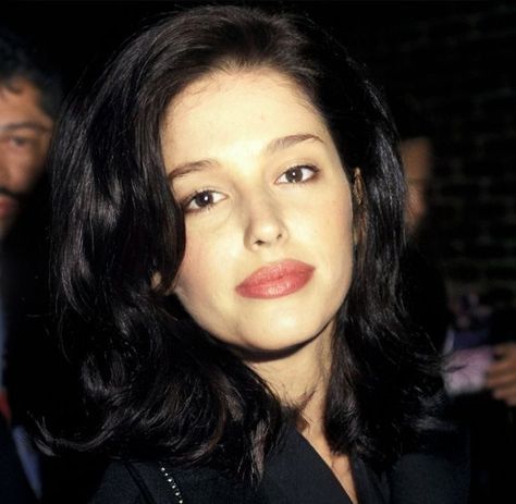 90s Makeup Look, 90s Makeup, Red Lipstick, Pretty Makeup, Cute Makeup, Aesthetic Makeup, Look At You, Makeup Inspo, Dark Hair